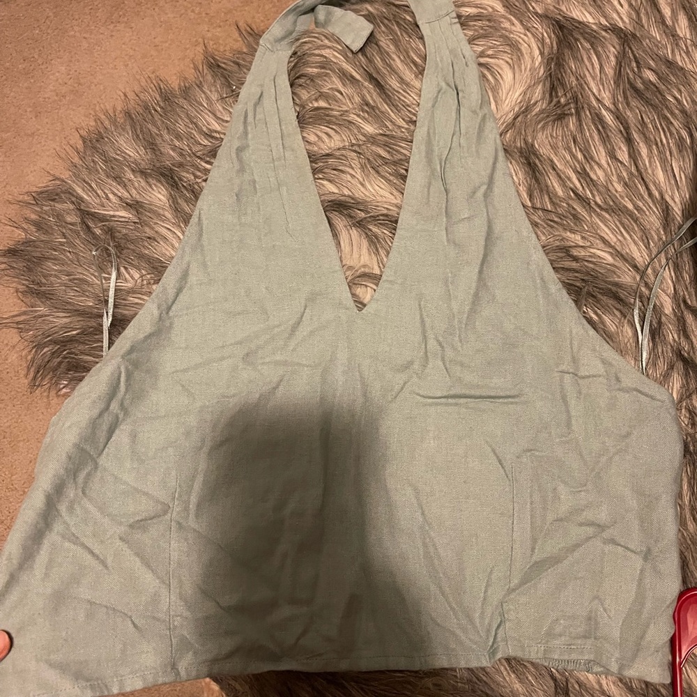 Crop halter top 🤍